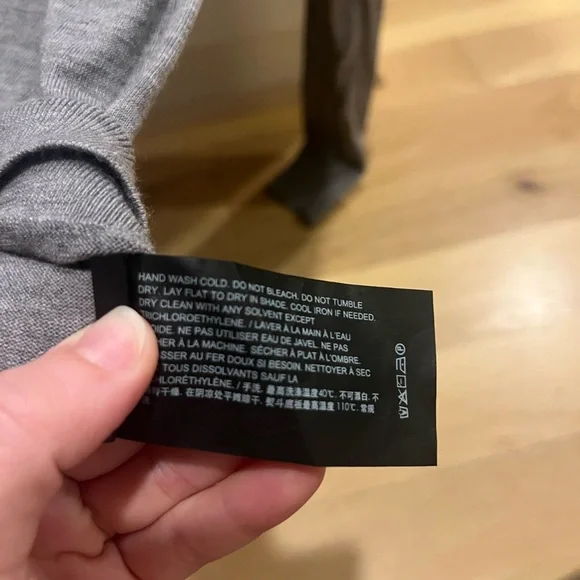 Theory Men's Long-Sleeve Polo Shirt in Merino Wool - Medium - Picture 13 of 13